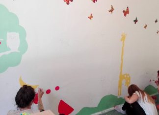 Studenti dobrovoljno oslikavali zidove škole Studenti dobrovoljno oslikavali zidove škole