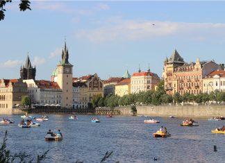 Prag: Kuliranje u parku umjesto kafenisanja Prag: Kuliranje u parku umjesto kafenisanja