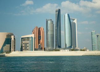 Abu Dabi: Grad u pustinji i život po drugim pravilima