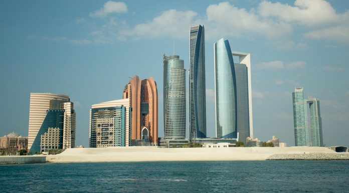 Abu Dabi: Grad u pustinji i život po drugim pravilima