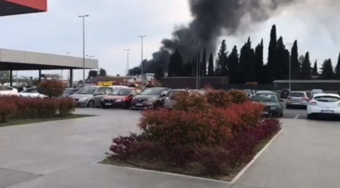 Ekološki hazard: Zapalili gume na Zabjelu (VIDEO) Ekološki hazard: Zapalili gume na Zabjelu (VIDEO)