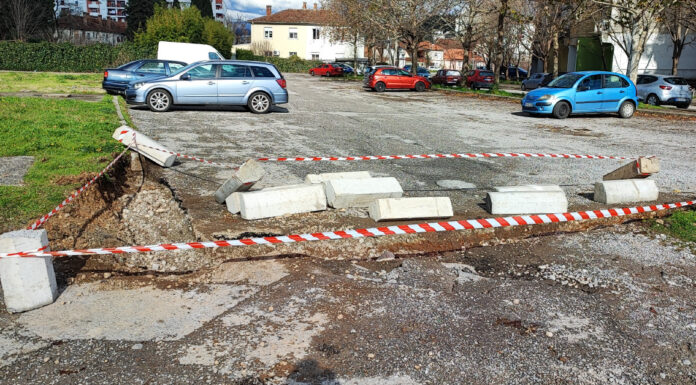 Kolaps u najavi: Pregrađen parking u Jerevanskoj, Seljanka odsječena