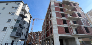 Zaustavljena izgradnja zgrade u ulici Iva Vizina, stanari strahuju za kvalitet života