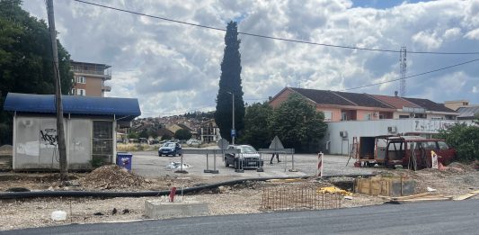 Kako čudno piše "bulevar": Saobraćaj pušten, posao daleko od gotovog