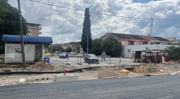 Kako čudno piše "bulevar": Saobraćaj pušten, posao daleko od gotovog